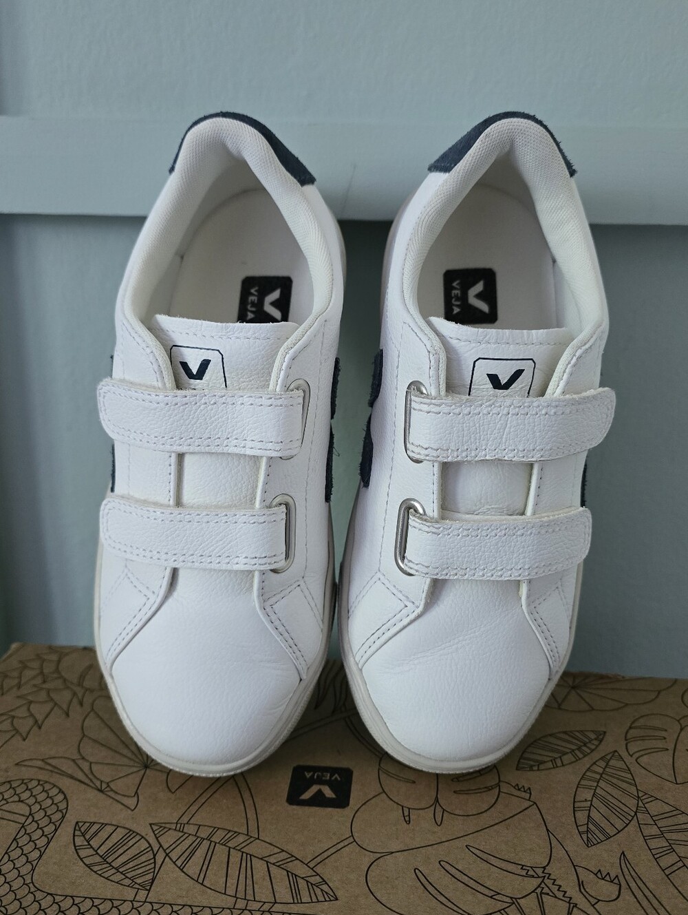 VEJA Kids Esplar Sneakers - With White Blue Accent Velcro Straps Wide Toe Box - Picture 4 of 13